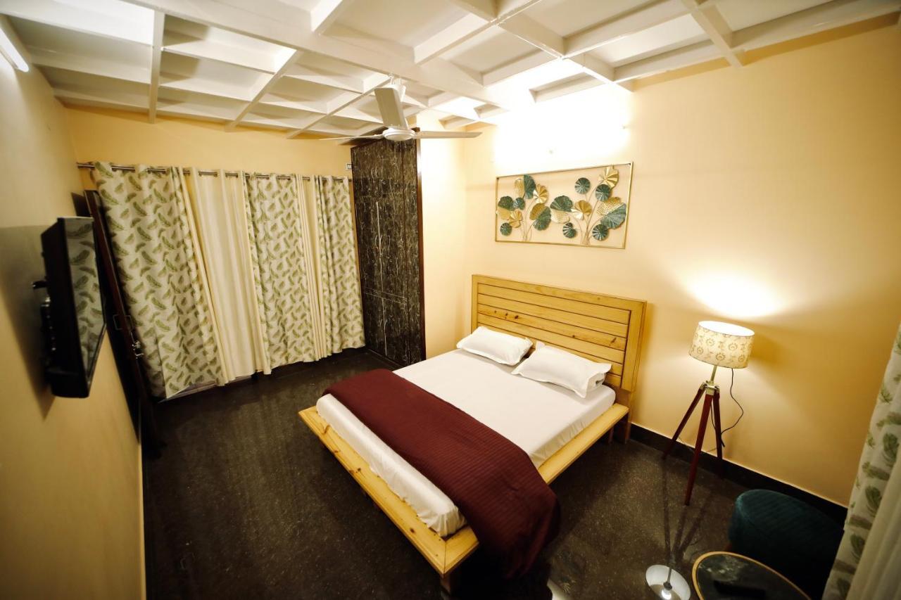 The Location, A Penthouse Hotel เดห์ราดุน ภายนอก รูปภาพ