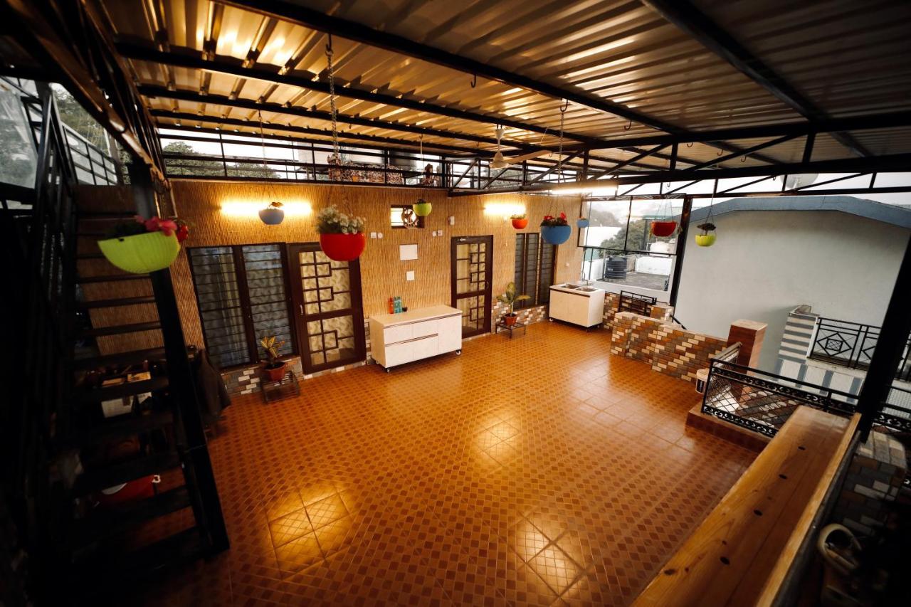 The Location, A Penthouse Hotel เดห์ราดุน ภายนอก รูปภาพ