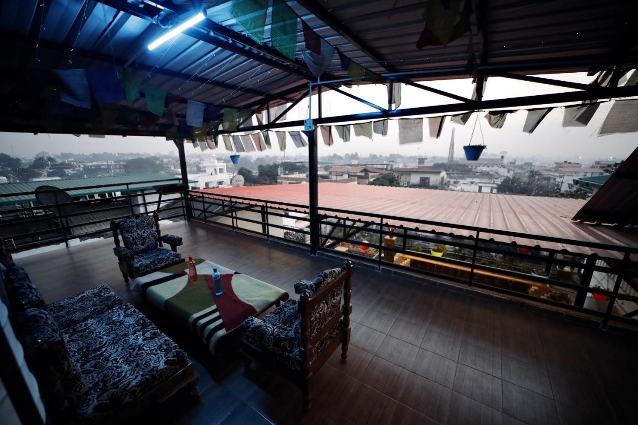 The Location, A Penthouse Hotel เดห์ราดุน ภายนอก รูปภาพ